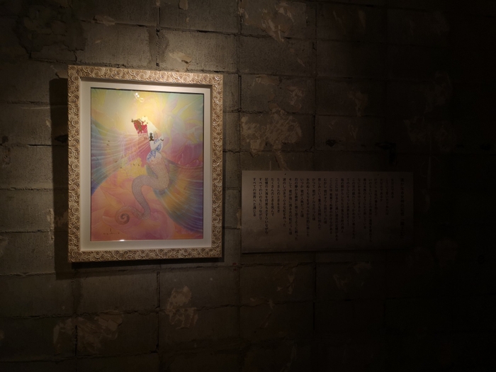 暗闇に輝く陶彩画