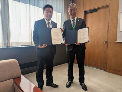 大和市庁舎内で行われた締結式