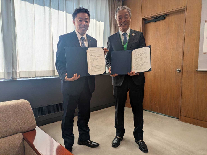 大和市庁舎内で行われた締結式