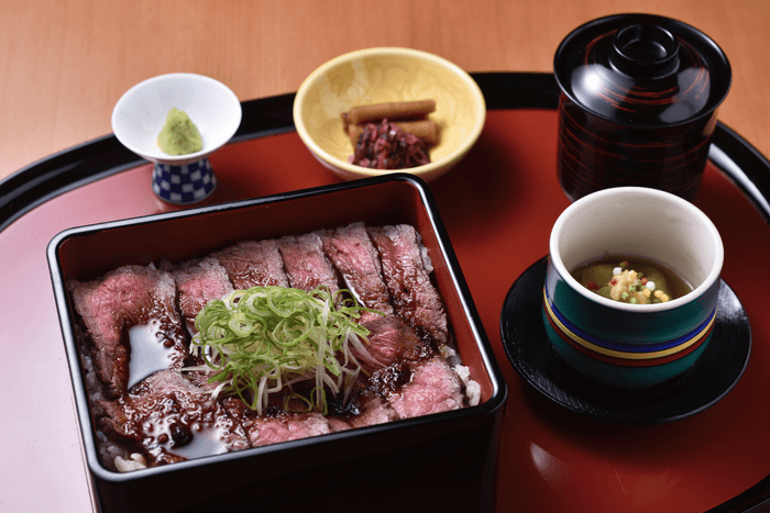 和牛ステーキ重：2,500円(税込)〜