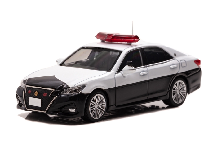 1/43 トヨタ クラウン アスリート (GRS214) 警察パトロール車両:左前