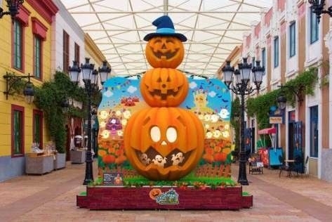 高さ4mのモニュメント「モンスターパンプキン」