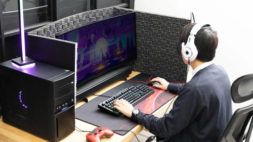 深い没入感と配信音声の反響ノイズ低減で明瞭感も向上、 PCゲーム向けパーテーションが12月下旬に販売開始！