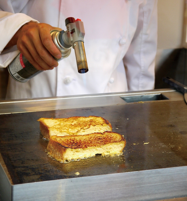 目の前で焼き上げるプリントースト