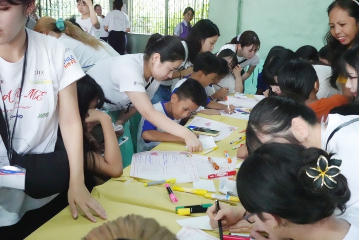 DEAR ME 子供達とファンションショーの準備