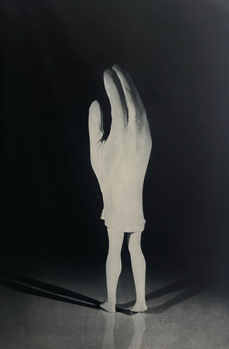 Walking glove (from the suite Food, Clothing, Shelter)　1996