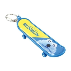 本物みたいな動きに夢中！パペットスンスンの遊び心あふれるスケボーキーホルダーがオシャレすぎる。