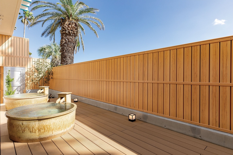 小湊実入温泉の露天壺湯