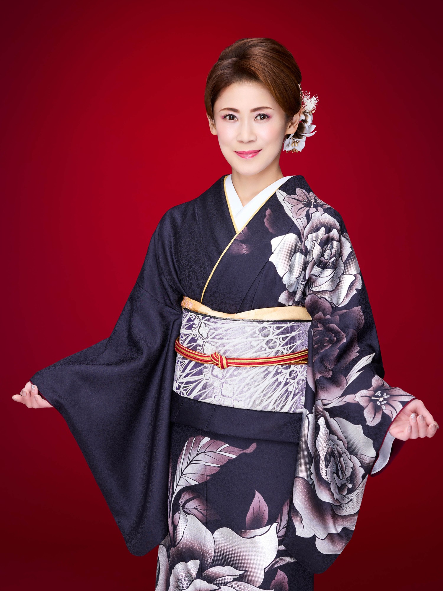 【快挙】美貴じゅん子、最新シングル「弓張月の恋」でUSENランキング堂々の2冠達成！
有線演歌歌謡曲リクエストランキングでは異例の5作連続1位に