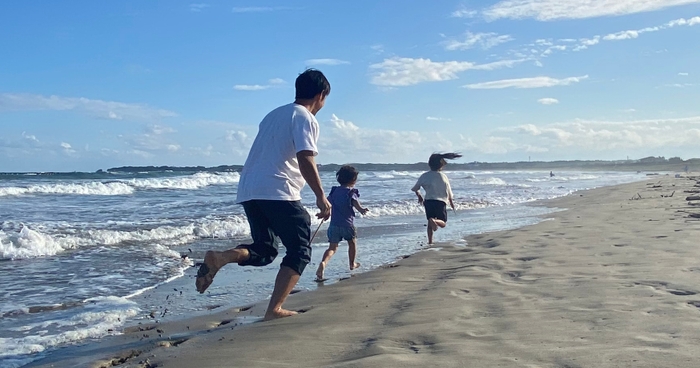 砂浜をダッシュするイメージ