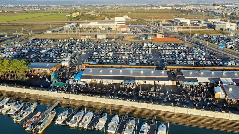 上空からのゆりあげ港朝市