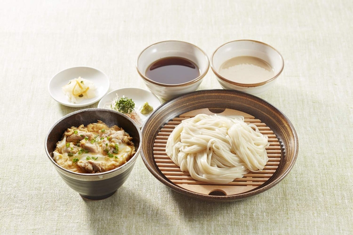 【ジョナサン】秋田無限堂　稲庭うどん(2種のつけ汁）と比内地鶏の親子丼