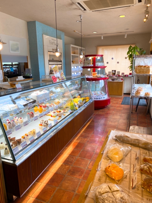 物販スペースではフルーツを使用した美味しいスイーツや伊豆下田の手土産や贈り物にもピッタリな焼き菓子も多数販売