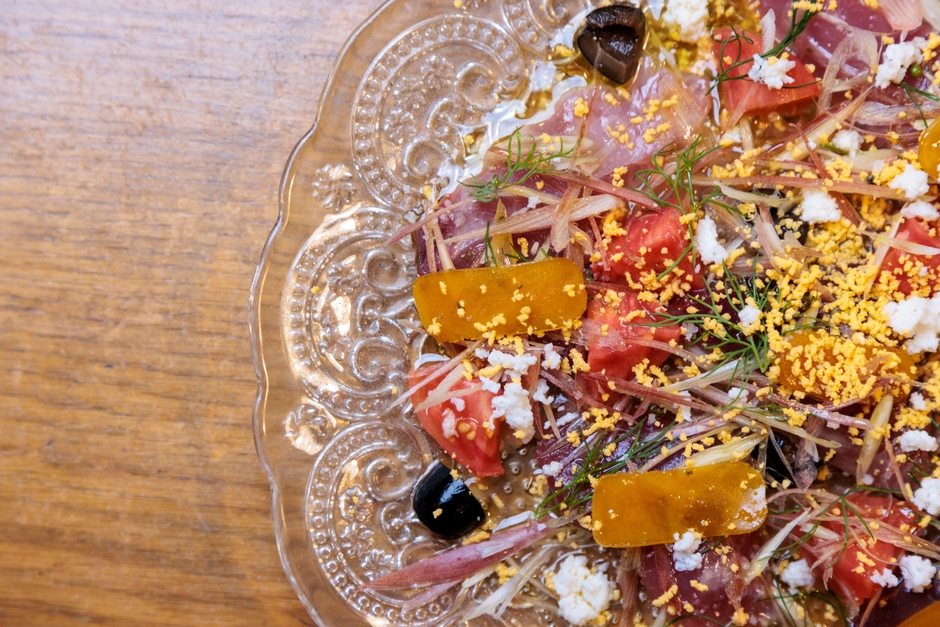 料理(5)「土佐カツオとカラスミの前菜」