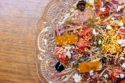 料理(5)「土佐カツオとカラスミの前菜」