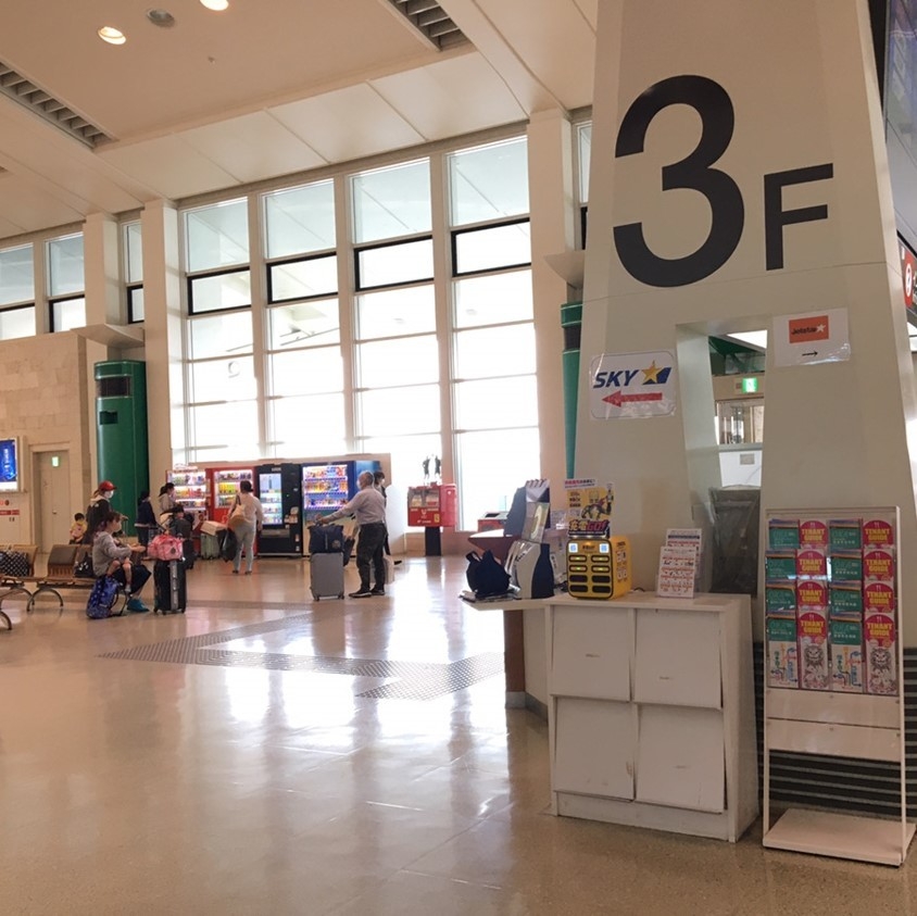 那覇空港_3階インフォメーションカウンター裏