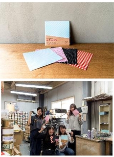 上)共同開発商品「#デコりがみ」 下)作業をするメンバー