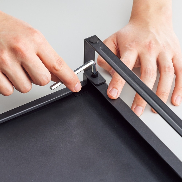 付属の六角レンチで簡単組立て