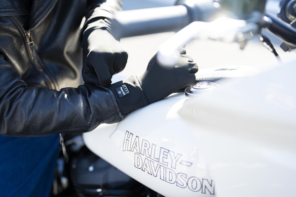 バイクユーザーに人気の電熱インナーグローブ