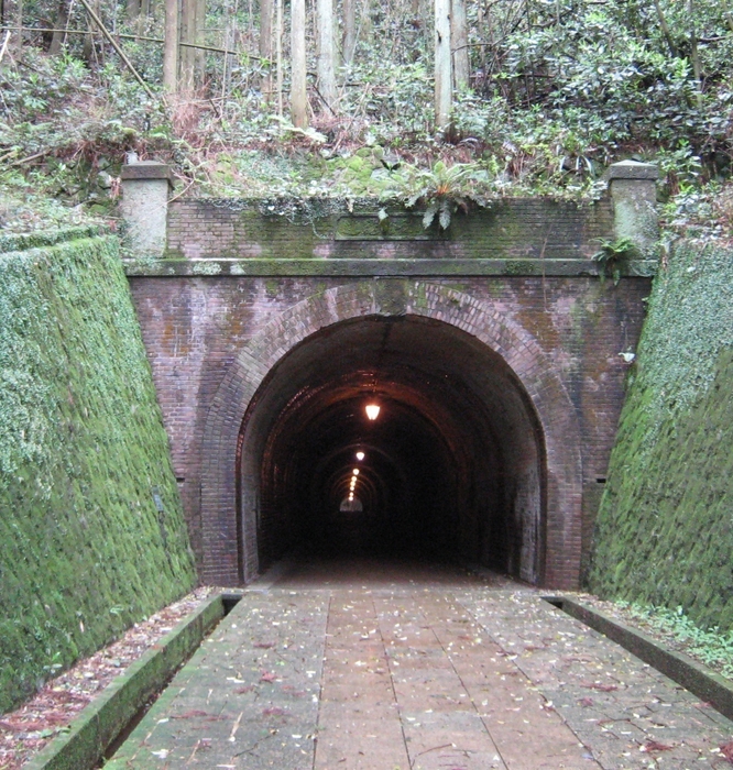 宇津ノ谷明治トンネル(静岡県)