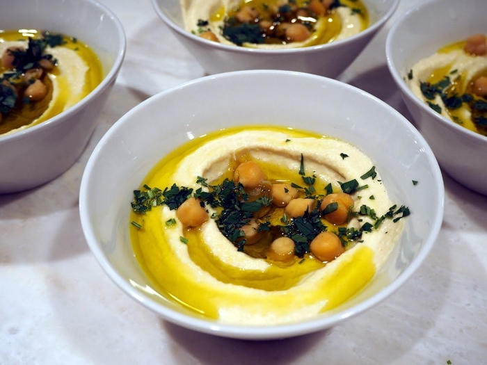 サラーム海上さんによるワークショップの人気メニュー・イスラエルの「ホモス」(ひよこ豆のディップ)