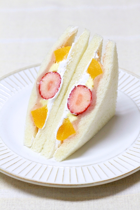 <ブロッサム&ブーケ>イチゴと桃のさくらサンド