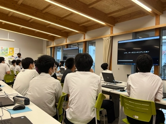 栄光学園高等学校でデータ活用授業を実施　 データエンジニアが外部講師として協力