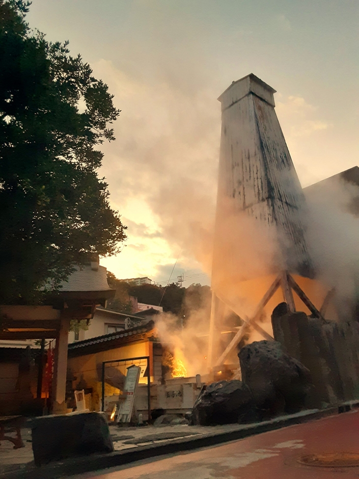 【旅行の一コマ部門】『弁財天と温泉やぐら』/はるる様