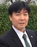 山口 利昭 氏