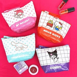 流行りのレトロ感をサンリオで取り入れよう。ポリエチレンのくしゃっとした風合いなおしゃれなポーチ。