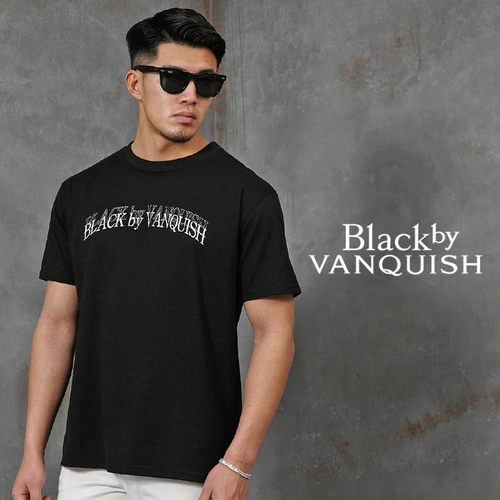 Black by VANQUISH アーチロゴ半袖Tシャツ