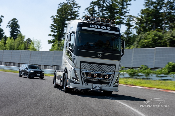 ヨシノ自動車が持ち込んだボルボ最新トラック FH