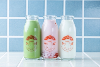 湯あがり3姉妹　左：静岡抹茶オレ 480円、中央：静岡いちごオレ 380円、右：丹那ミルク 280円