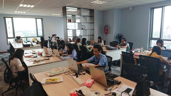 オフィスでの業務風景