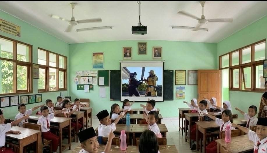 バリ島 学校上映2