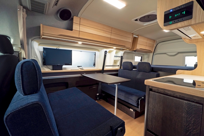 シートカラーはイエロー/ネイビーの2色より選択可能