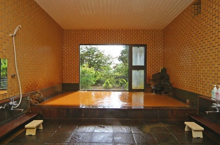 不思議な伝説をもつ天狗温泉の「赤湯」