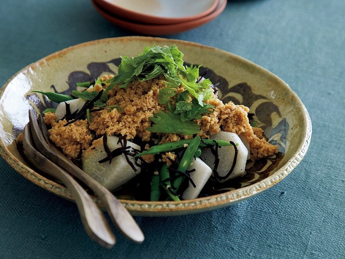 特集「秋を感じるサラダ」:里いもとひじきの鶏そぼろサラダ