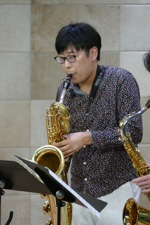 バリトン・サクソフォン：井澤 裕介