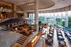 1階レストラン「グランカフェ」