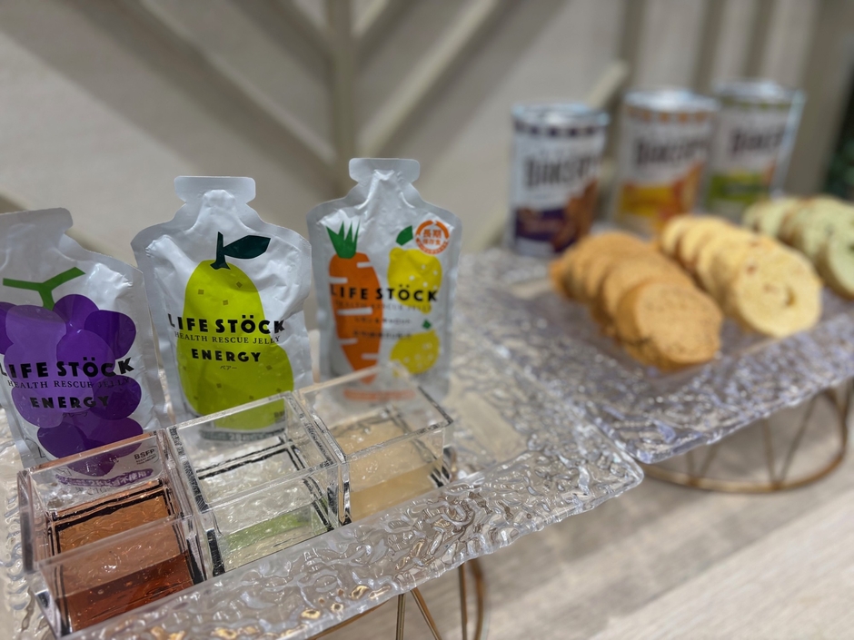 ゼリー飲料「LIFE STOCK」、缶詰めソフトパン