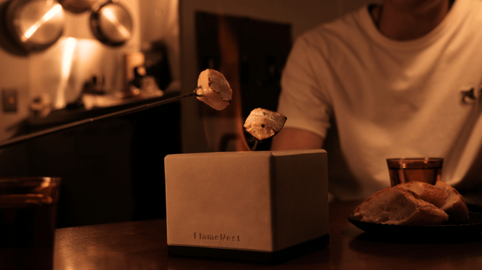 無煙・無臭で室内でも楽しめる卓上焚火台 「FlameNest Square」が