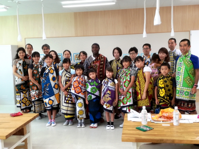 アフリカ学校(布巻き体験)