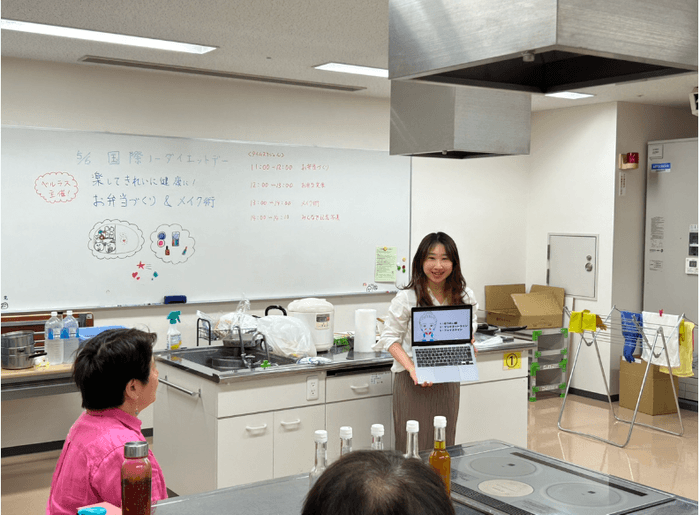 イベントの様子 - 簡単!小顔のためのセルフケア/痩せて見えるメイク術