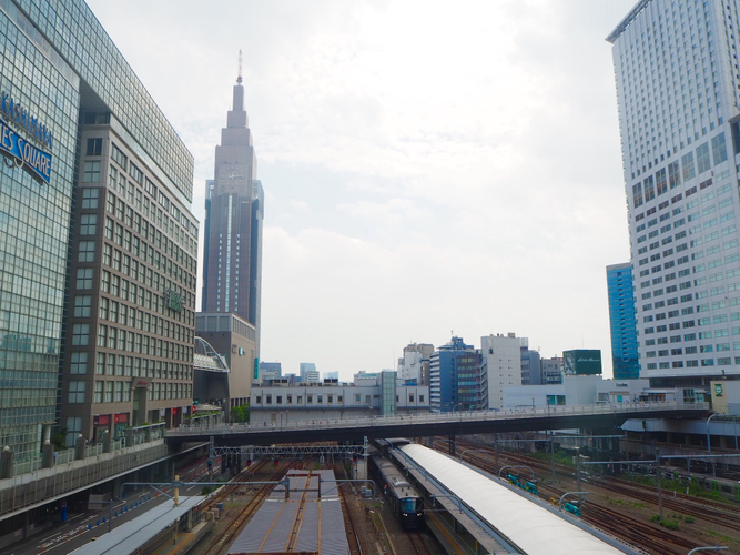 新宿駅５番線に入線する「１２０００系」②