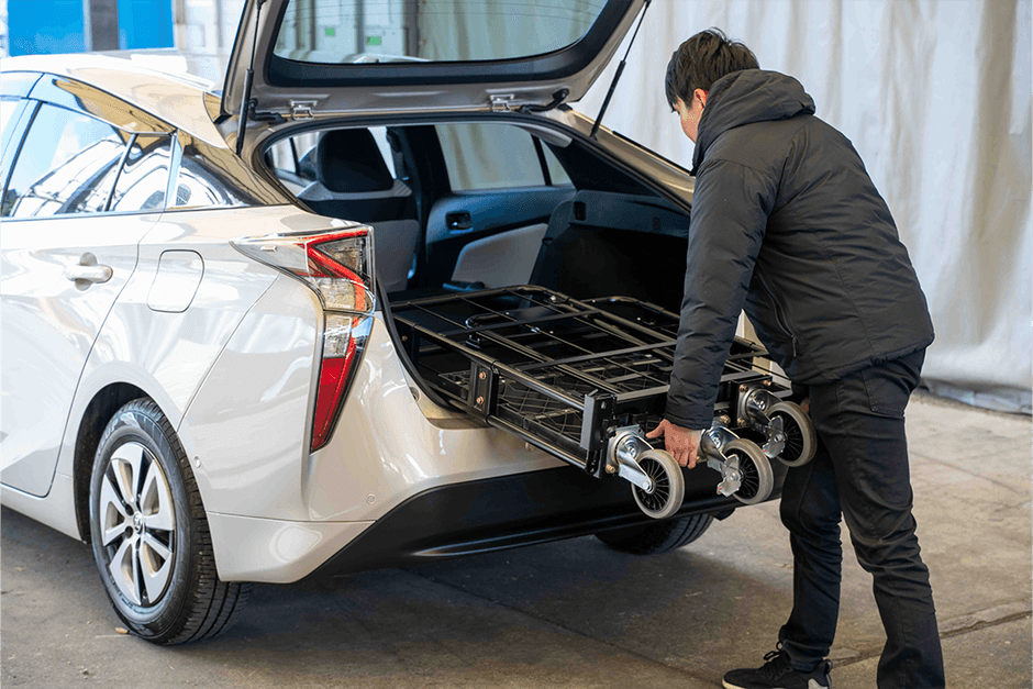 コンパクトになり、男性一人で積み降ろしが可能