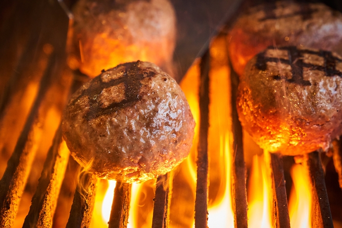 炭火で焼き上げている