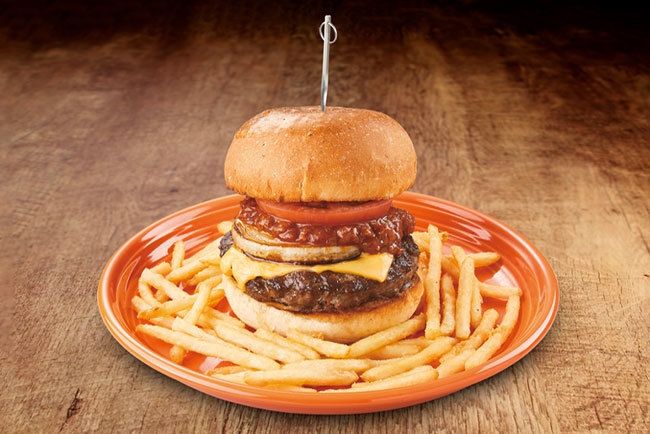 ”弾丸ハンバーグをまるごと使った”特製ミートソースバーガー