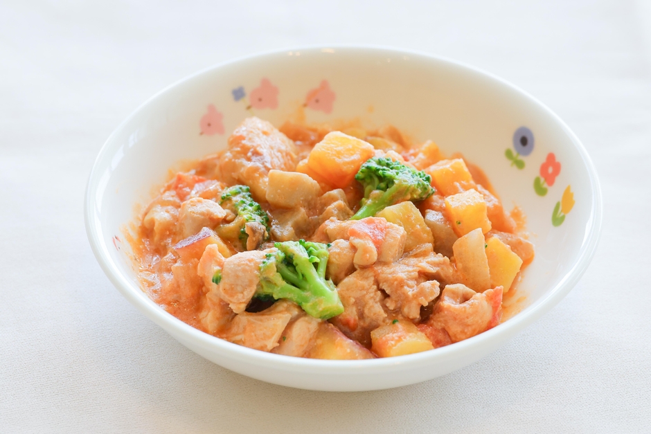 よく噛んで食べよう 鶏と根菜のロゼクリーム味噌煮