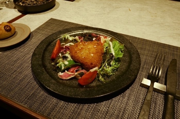 イタリア産仔牛の肉厚なミラネーゼ